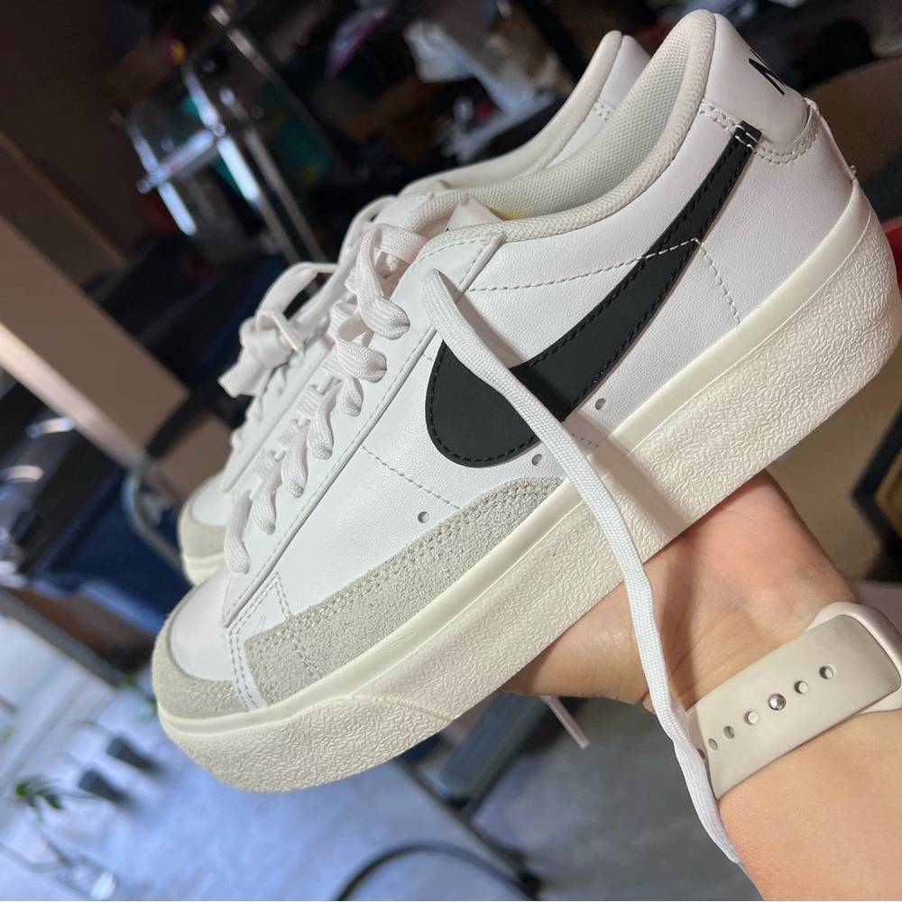 Nike Women's White and Black Low-Top Platform Sneakers